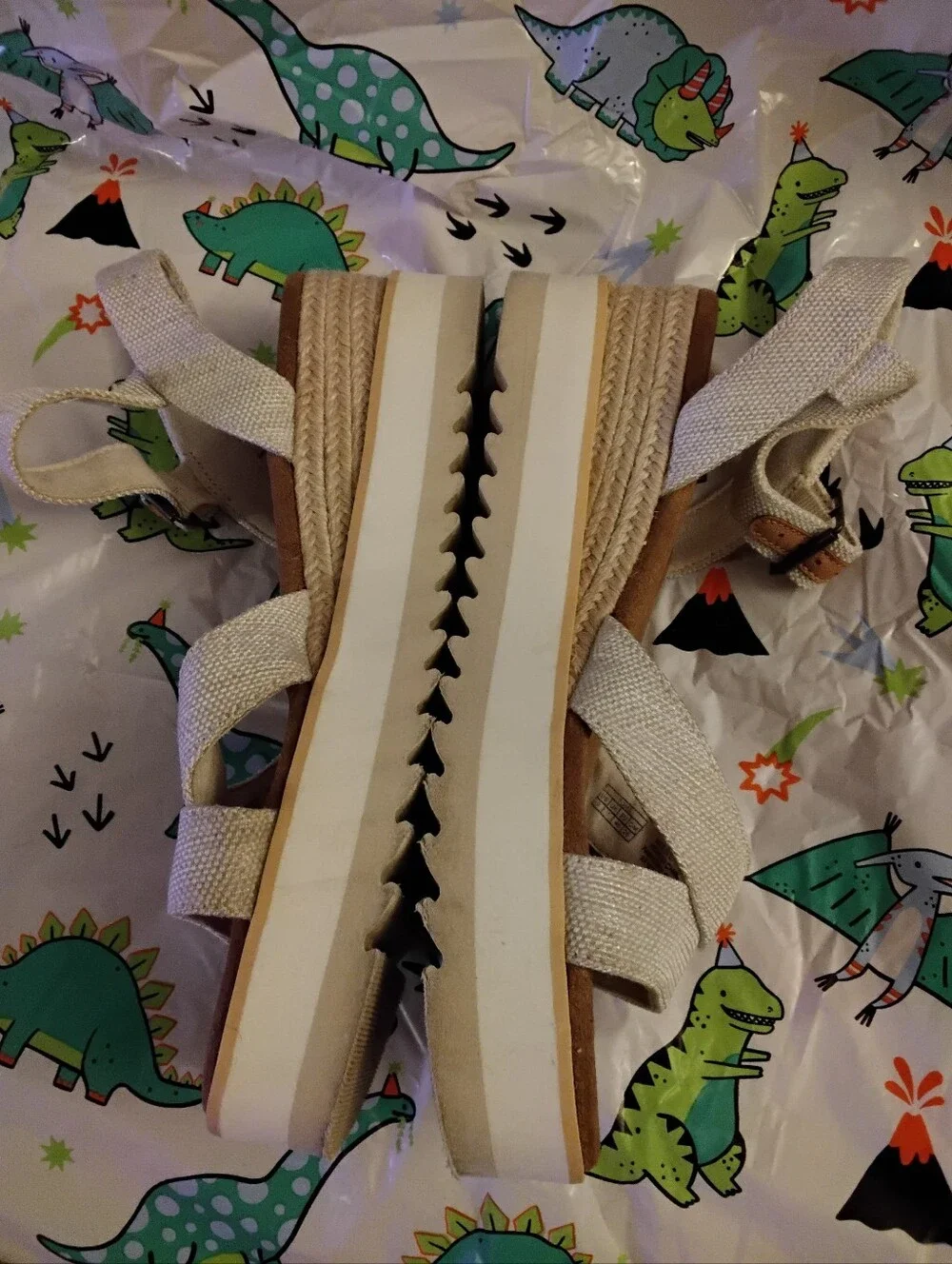 Toms Women’s Size 9 textile espadrilles tan & white platform Sandals shoes
